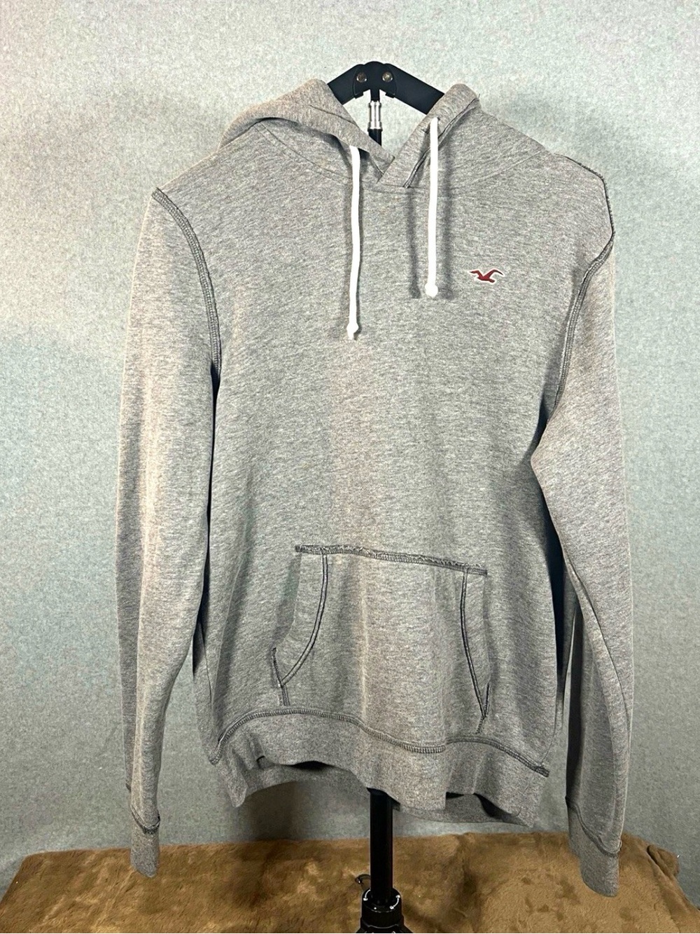 Hollister Men’s Gray Pullover Hoodie with White Drawcords #M037